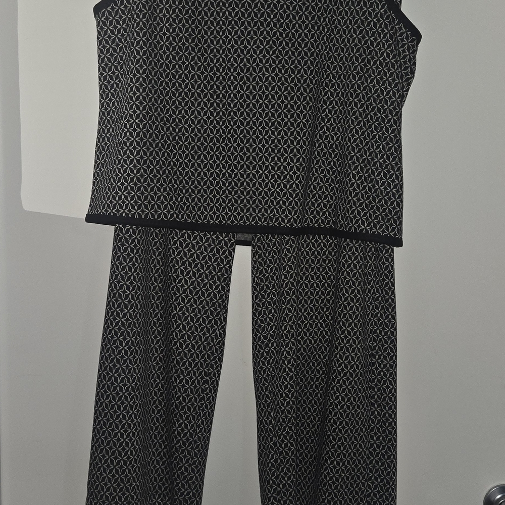Max Studio Black and White Patterned Ensemble